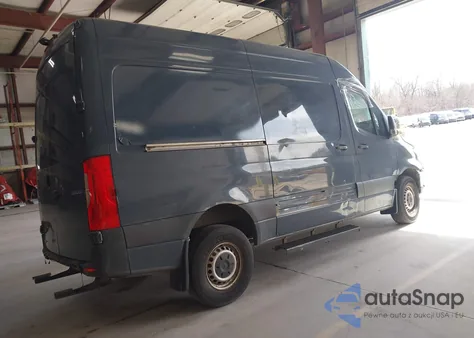 2019 Mercedes-Benz Sprinter 2500 High Roof V6/Standard Roof V6 z USA, uszkodzony, nr VIN WD4PF0CDXKP103244